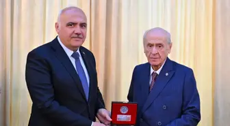 Kızılcahamam Belediye Başkanı Acar'dan Bahçeli'ye anlamlı hediye