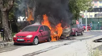 Kocaeli'de Park Halindeki Araçta Yangın