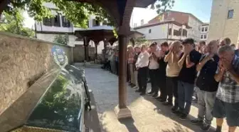 Çınar Dalının Altında Kalan Matematik Öğretmeni Hayatını Kaybetti