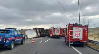 Kocaeli'de Karpuz Yüklü Tır Devrildi: 1 Ölü, 3 Yaralı