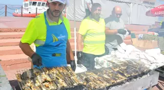 Karamürsel'de 18. Balık Festivali'nde 8 Bin Balık Ekmek İkramı