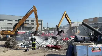 Kocaeli Gebze'deki Geri Dönüşüm Deposunda Yangın Çıktı