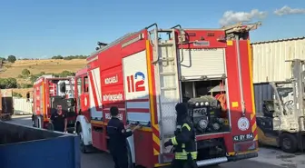 Gebze'de Geri Dönüşüm Tesisinde Yangın Çıktı