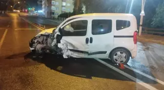 Kocaeli'de Trafik Kazası: 2 Yaralı