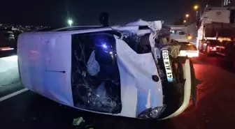 Kocaeli'de Lastiği Patlayan Araca Çarpan Hafif Ticari Araçta 2 Çocuk Yaralandı