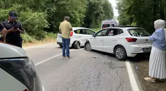 Kartepe'de İki Otomobilin Çarpışması: 6 Yaralı