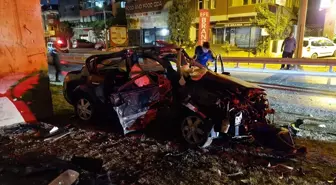 Kocaeli'de Otoyol Bağlantı Köprüsüne Çarpan Otomobilde 2 Kişi Ağır Yaralandı