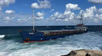 Kandıra'da Kuru Yük Gemisi Karaya Oturdu, Kurtarma Çalışmaları Devam Ediyor