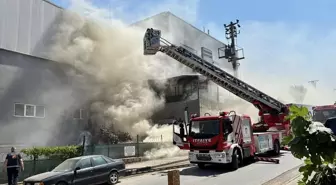 Gebze'de Market Deposunda Yangın Çıktı
