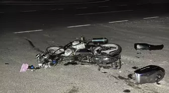 Kocaeli'de Motosiklet ve Otomobil Çarpıştı: 1 Ölü, 2 Yaralı