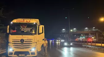 Kocaeli'nde Motosiklet Tırla Çarpıştı: 1 Ölü