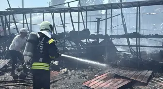 Kocaeli'nin Gebze ilçesinde Yediemin Deposunda Yangın Çıktı