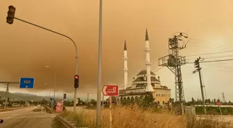Karamürsel'deki Orman Yangını Bursa'nın Gökyüzünü Kapatıyor