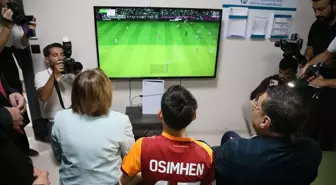 Protez Koluna Kavuşan Mehmet Efe, Oyun Konsolu Keyfini Yaşadı