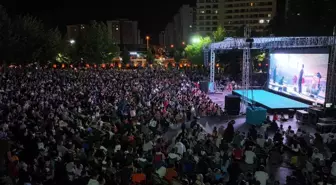 Konya'da Açık Hava Sineması: 'Cep Herkülü: Naim Süleymanoğlu' Filmi İlgiyle İzlenildi