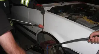 Konya'da Park Halindeki Otomobilde Yılan Sıkıştı