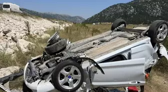 Konya'da Şarampole Devrilen Otomobilde 5 Yaralı