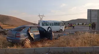 Konya'da Tarım İşçilerini Taşıyan Minibüsle Otomobil Çarpıştı: 16 Yaralı