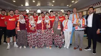 Kayserispor'a El Emeği Bez Bebek Hediye Edildi