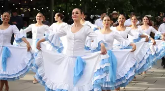 Priştine'de 4. Uluslararası New Born Dans Festivali Coşkuyla Başladı