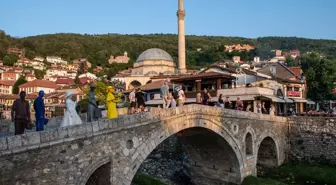 Prizrenfest'te Canlı Heykel Performansı Yoğun İlgi Gördü
