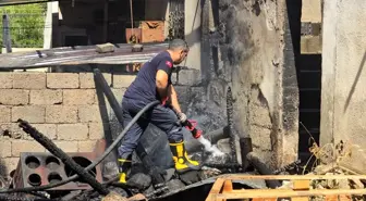 Adana'da Odunlukta Yangın Çıktı