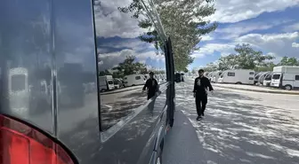 Mobil Kuaför Minibüsü ile Sokaklarda Hizmet Veriyor