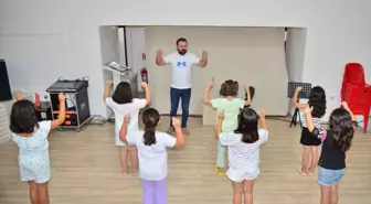 Kumluca Belediyesi'nden Yaz Atölyeleri: Çocuklar Hem Eğleniyor Hem Öğreniyor