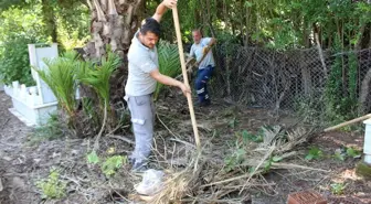 Kumluca'da Mezarlıklar Kurban Bayramı İçin Temizlendi