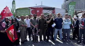 Kayseri'den Gazze İçin Küresel Yürüyüşe Katılan 10 Kişilik Grup Uğurlandı