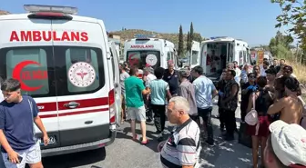 Kuşadası'nda turistleri taşıyan minibüs devrildi: 7 yaralı