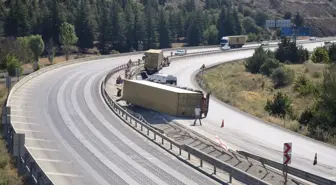 Kütahya'da Devrilen Tırda Sürücü Yaralandı