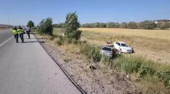 Kütahya'da Polis Aracına Arkadan Çarpan Otomobilde 4 Yaralı
