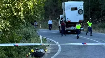 Kütahya'da Motosiklet ile Karavan Çarpıştı, Polis Memuru Hayatını Kaybetti