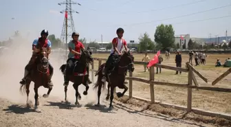 Kütahya'da Geleneksel Rahvan At Yarışları İlgiyle İzlendi