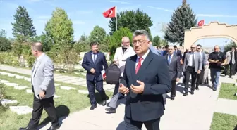 Kütahya Dumlupınar Üniversitesi Senatosu Dumlupınar Şehitliği'nde toplandı