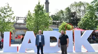 Ladik Belediyesi'nden Cumhuriyet Meydanı'na Yeni Yazı
