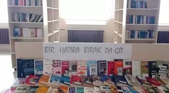 Ladik'te lise son sınıf öğrencilerinden kitap bağışı