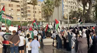 Libyalılar, Gazze'ye Yardım Talebiyle Mısır Büyükelçiliği Önünde Gösteri Düzenledi