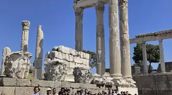 Lokman Hekim Sağlık Vakfı Bursiyerleri Asklepion'u Ziyaret Etti