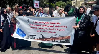 Lübnan'da Filistinli Mültecilerden UNRWA'ya Protesto