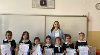 Yeşilyurt'ta Öğrencilerden Gazze'ye Destek: Karnelerde Türkiye ve Filistin Bayrağı