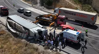 Malatya'da Tır Devrildi, Sürücü Ağır Yaralı