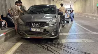 Malatya'da hafriyat kamyonuyla çarpışan otomobildeki 2 kişi yaralandı