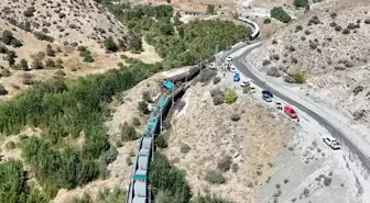 Malatya'da İki Yük Treni Çarpıştı: Makinist Hastaneye Kaldırıldı