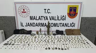Malatya'da Tarihi Eser Kaçakçılığı Operasyonu: 273 Sikke ve 10 Eşya Ele Geçirildi