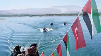 Malatya'da Gazze İçin Feribotla Destek Turu Düzenlendi