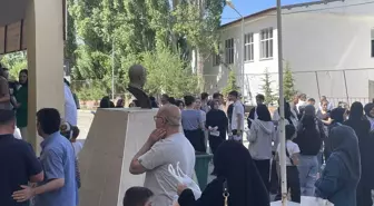 Muş'ta YKS Temel Yeterlilik Testi Başladı