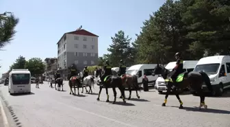 Ahlat'ta Malazgirt Zaferi İçin Atlı Polisler Devriye Geziyor