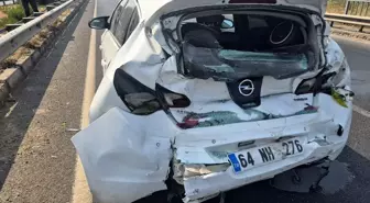 Turgutlu'da Otobüs ile Otomobil Çarpıştı: 3 Yaralı